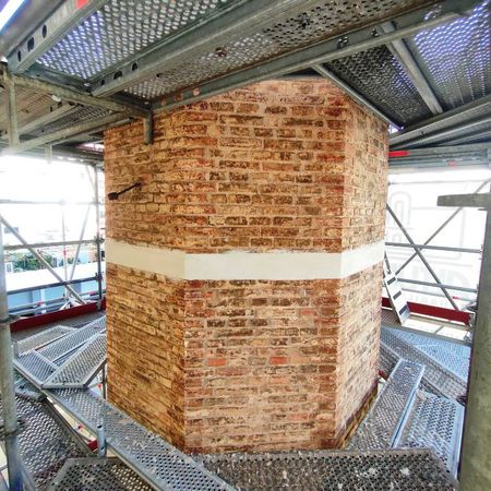detalle de reparacion del ladrillo cocido de rehabilitación torre historia industrial avenida del puerto de valencia
