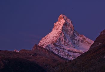 Resplandor alpino sobre el Cervino - Suiza