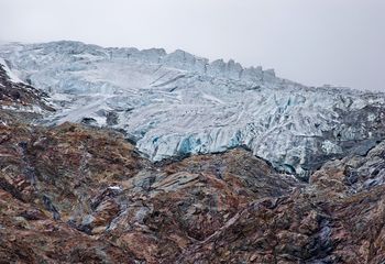 Fusión de glaciar y roca