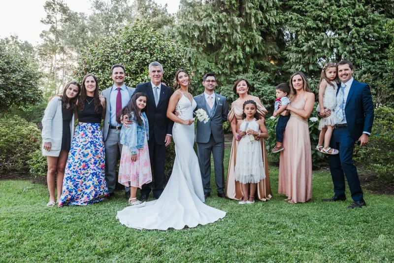 Fotografía de boda con la familia de los novios