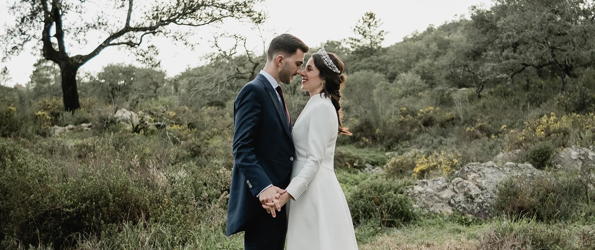 postboda pareja en la sierra de huelva