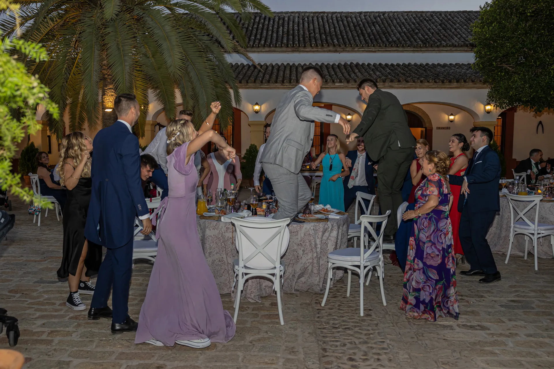 Momentos de la celebración. Reportaje de boda en Sevilla | Sandra & Dani. Foto Alba © 2021