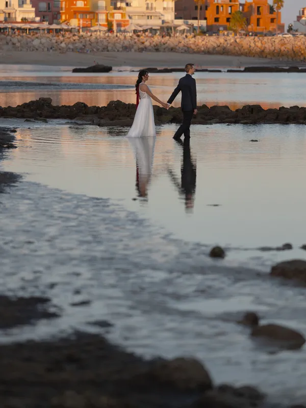 Sesión de fotos post boda en la Playa La Muralla. Estefanía y Antonio Agosto 2023