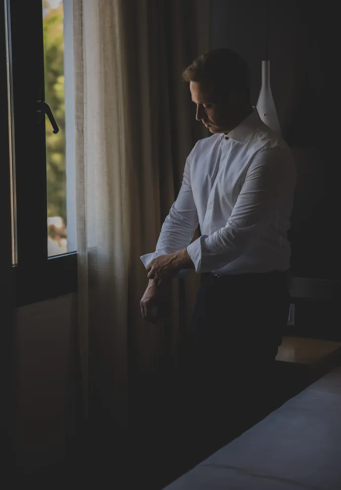 Preparativos del Novio en Hotel NH Avenida Jerez. Fotógrafo de bodas en Jerez