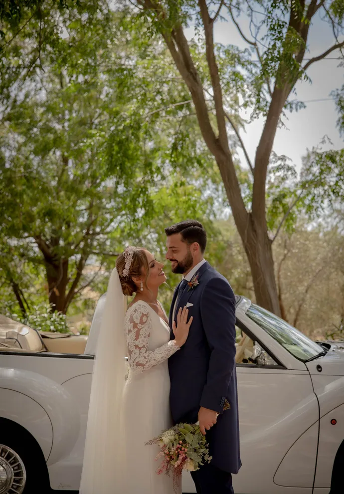Sesión de exteriores. BODA EN HACIENDA AZAHARES, SEVILLA  /Sandra & Alejandro