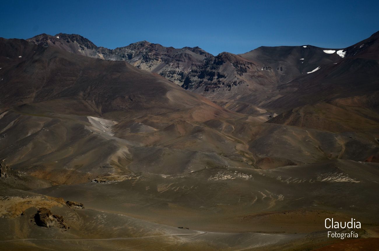 camino al volcán Maipo.    Valle de Uco,  Provincia de Mendoza,  Argentina. (2020)