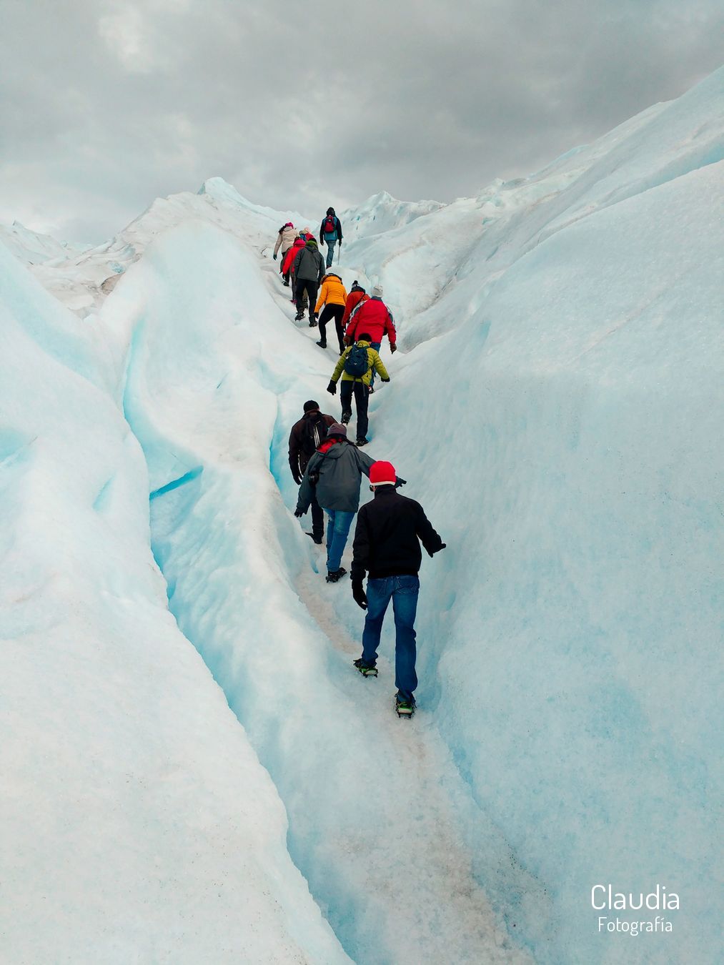 excursión sobre el glaciar  (©Walter S .Klahn).    Glaciar Perito Moreno,  Parque Nacional los Glaciares,  Provincia de Santa Cruz,  Argentina.