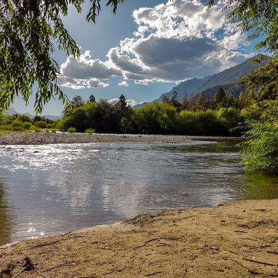 Camping Kaleuche del Manso es un camping para disfrutar de la naturaleza en el Valle del río Manso, RP83, Río Negro, Argentina