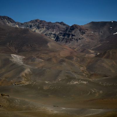 camino al volcán Maipo.    Valle de Uco,  Provincia de Mendoza,  Argentina. (2020)