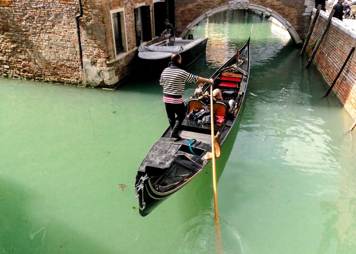 el infaltable gondolero de Venecia