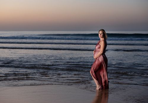 estudio fotográfico en Cantabria, reportaje premamá, fotos embarazo, fotografía de estudio, fotógrafo en Santander, sesión de fotos embarazadas, embarazo y lactancia