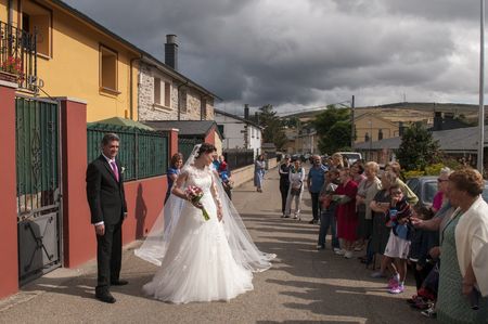 Salida de casa de la novia en Puebla de Sanabria