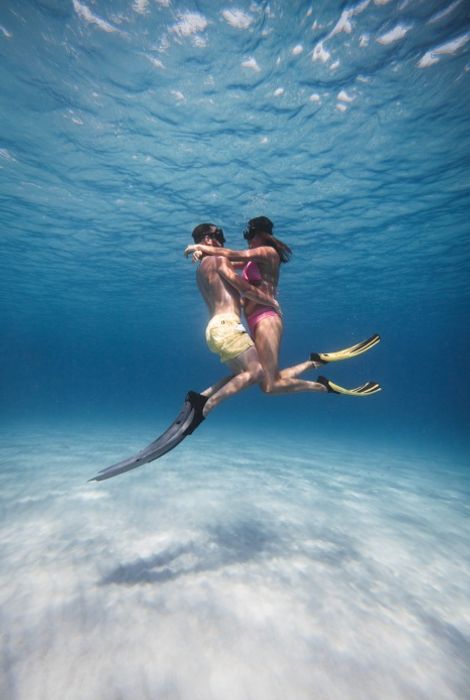 Parejas debajo del mar