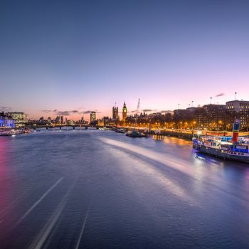 Flying over the Thames (90 x 60cm)