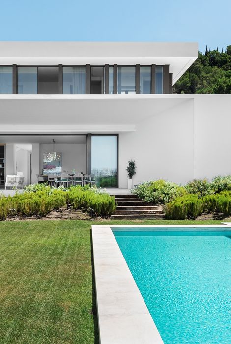 Fachada y Piscina | Villa Maple Ridge | Dani Vottero, fotógrafo real estate en Marbella