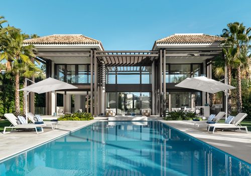 Piscina y Fachada Luxury Villa, Marbella | Dani Vottero, fotógrafo de arquitectura
