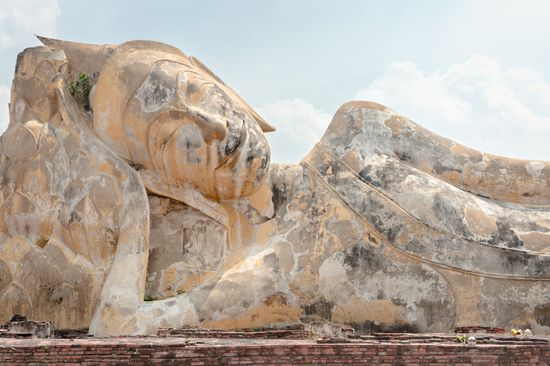 Budda Inclinato, Wat Lokayasutharam, Tailandia | Dani Vottero, fotografo di viaggio