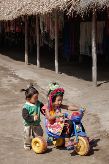 Bambini a Karen Padaun | Thailandia | Dani Vottero, fotografo di viaggio
