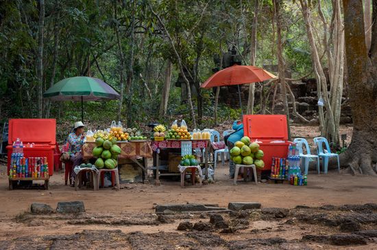 Venditrici ad Angkor Wat, Cambogia | Fotografia di Viaggio | Dani Vottero