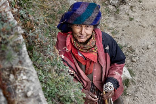 Woman in Namche Bazaar, Nepal (2014) | Personae | Dani Vottero, travel photography
