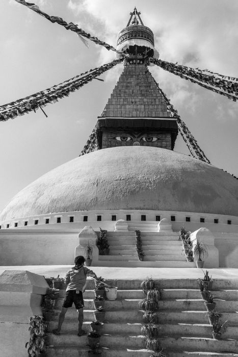 Working at Bodhnath | Kathmandu, Nepal | Dani Vottero, travel photogapher