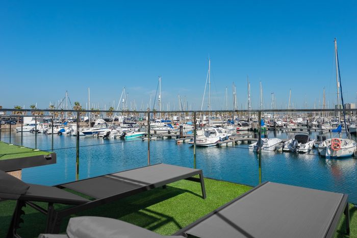 Puerto Deportivo y terraza | Boat-Haus | Fotografía de Hoteles, Dani Vottero