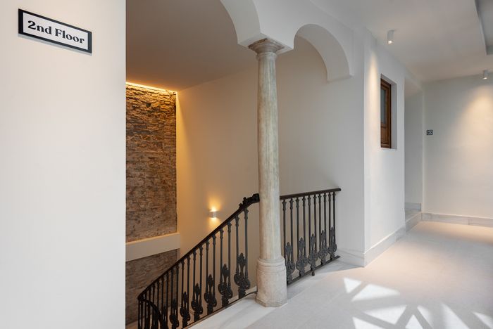 Column and staircase, Coeo Fresca | Hotels photographer Malaga, Dani Vottero