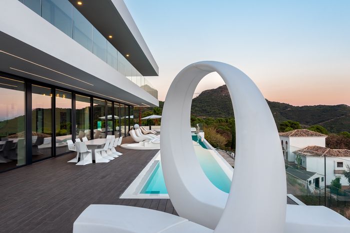 Outdoor furniture | Luxury villas photography in Malaga | Dani Vottero