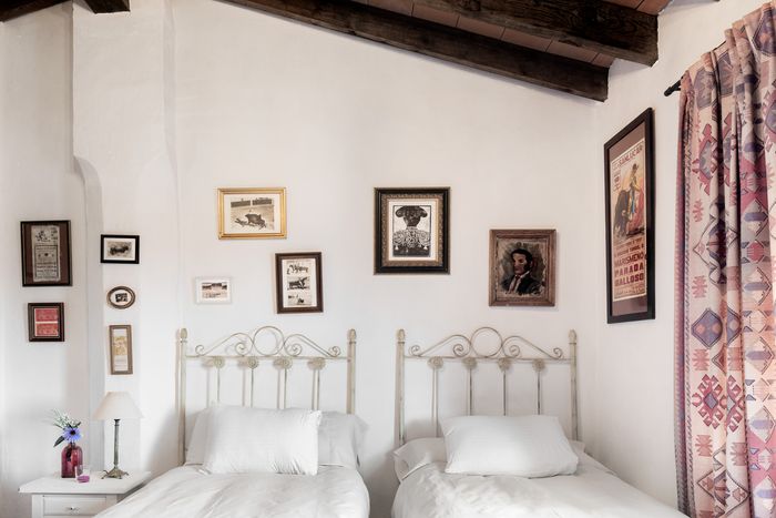 Bedroom Fernanda, Hacienda Las Mesas | Dani Vottero, rural hotels photographer in Jerez