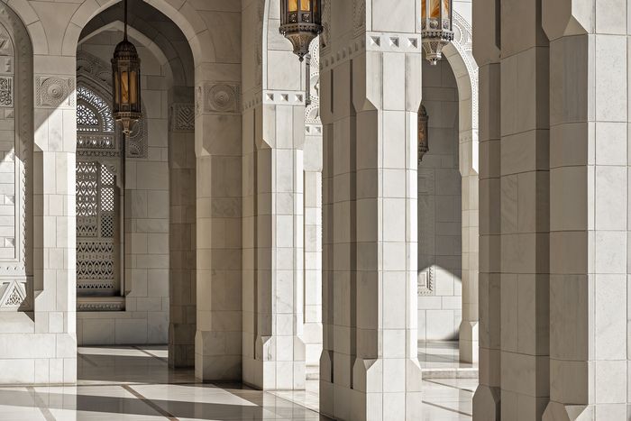 Portici della Moschea del Sultano Qaboos, Muscat, Oman | Dani Vottero
