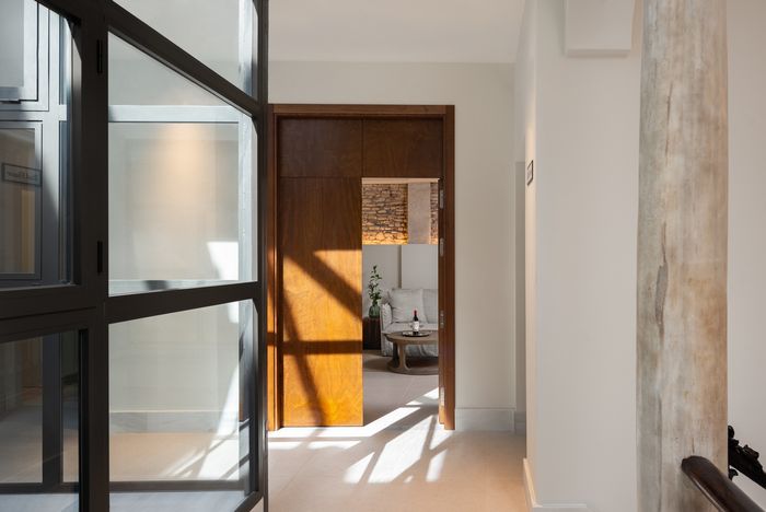 Corridor and Door | Dani Vottero, hotels photographer in Malaga