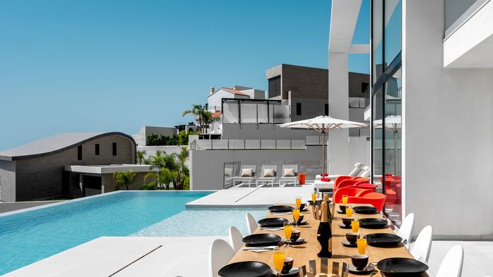 Terraza y Piscina | Luxury Villa en Salobreña | Dani Vottero, fotografía real estate