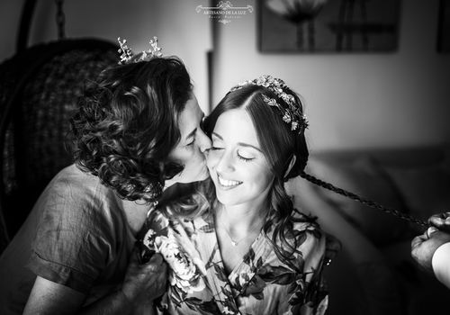 Artesano de la Luz - Fotografia de boda - madre besando a la novia