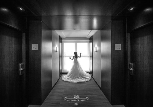 Artesano de la Luz - Fotografia de boda - novia de espaldas