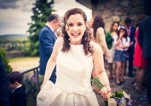 Artesano de la Luz - La felicidad de la novia tras su boda en la Sierra de Madrid