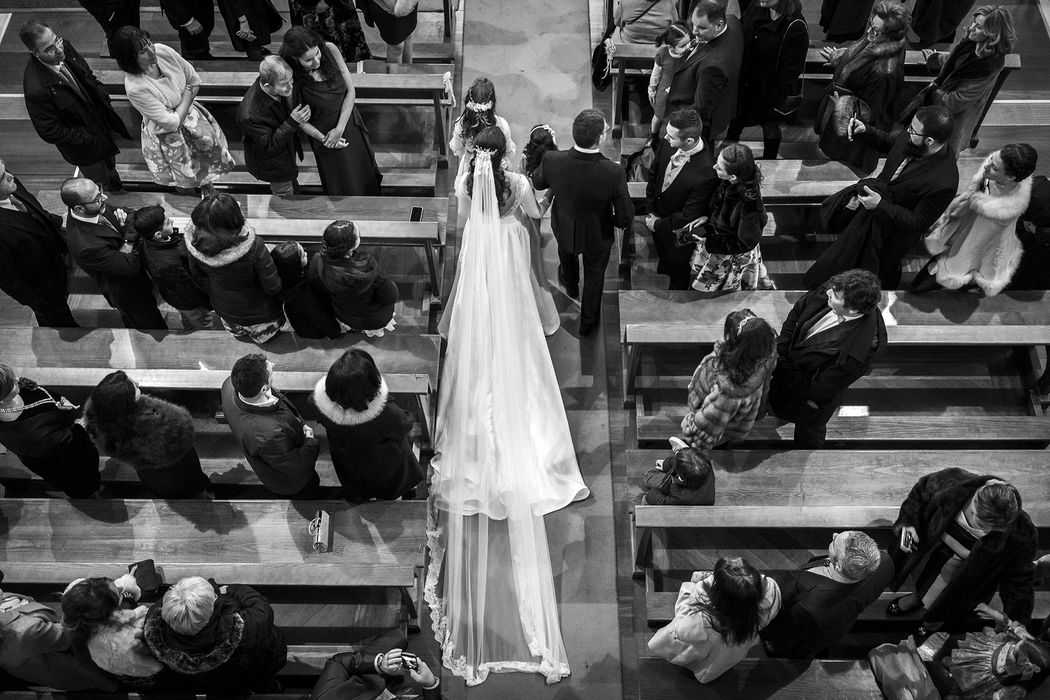 entrando la novia en la iglesia