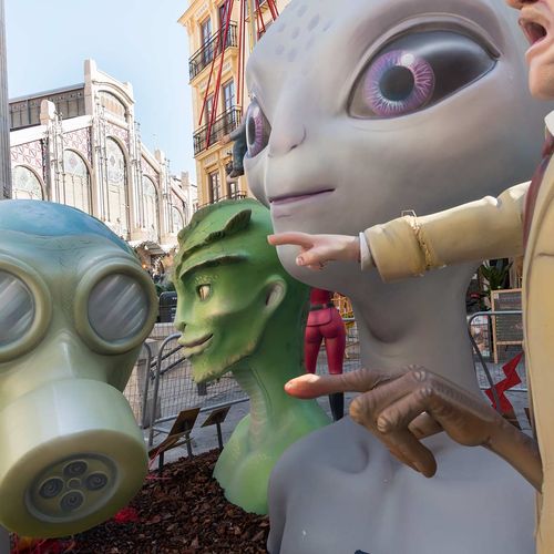 aliens in a falla sculture photography tour in valencia