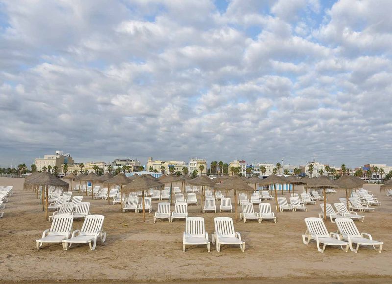 empty landscape of valencia´s beach by louis alarcon