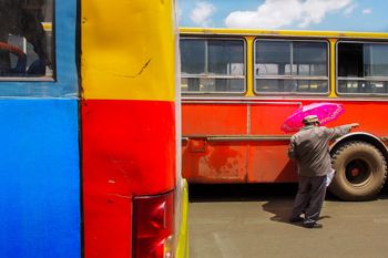 Entre autobuses. Etiopía 2014.