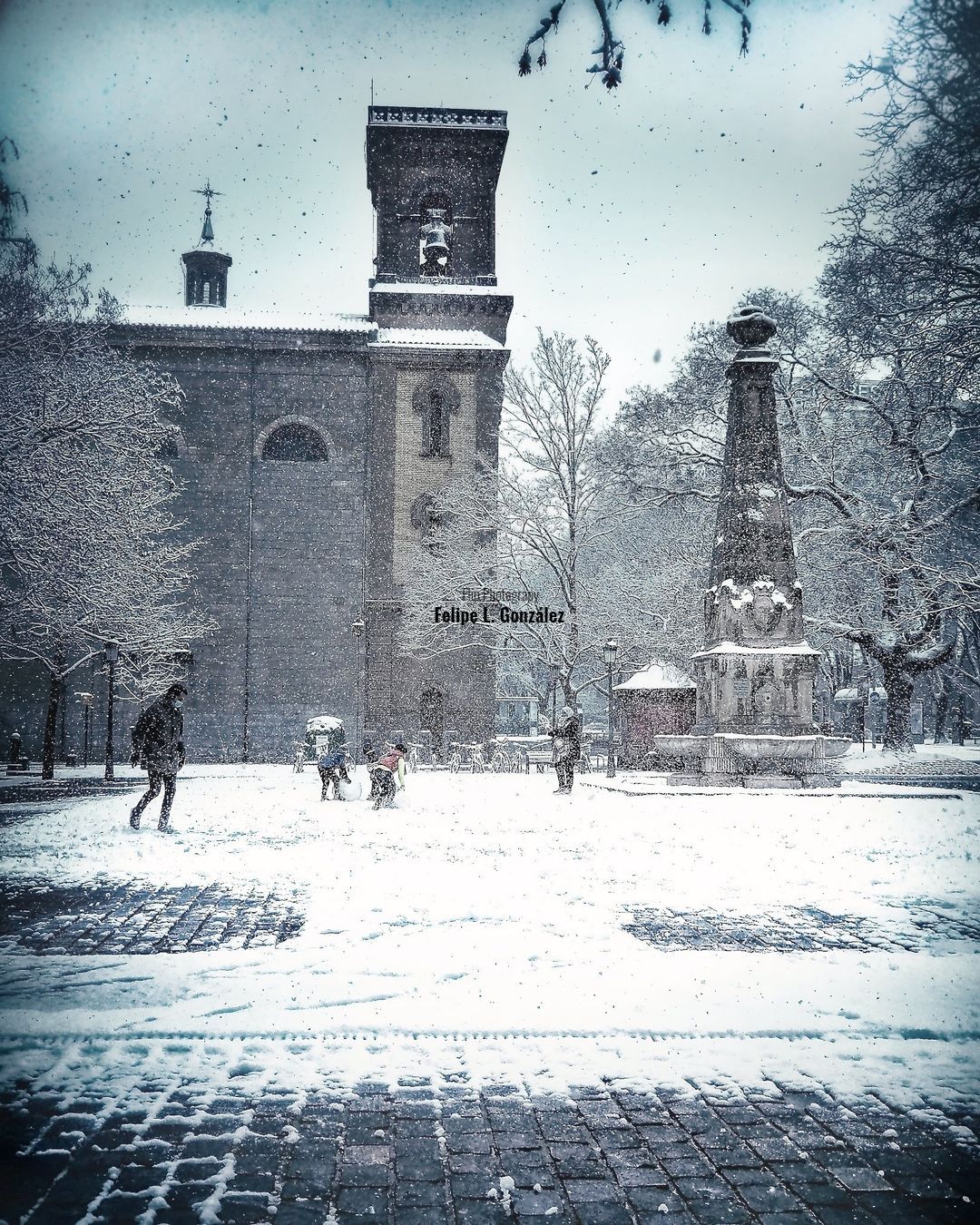 Nieve en la Plaza de las Recoletas o Plaza de los Ajos en Pamplona