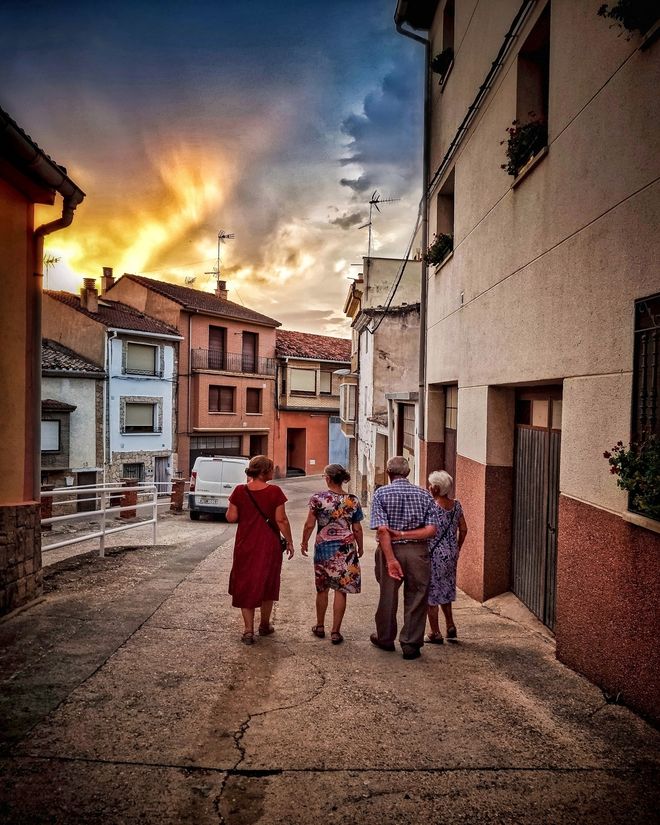 Paseo al atardecer por las calles de Lerín