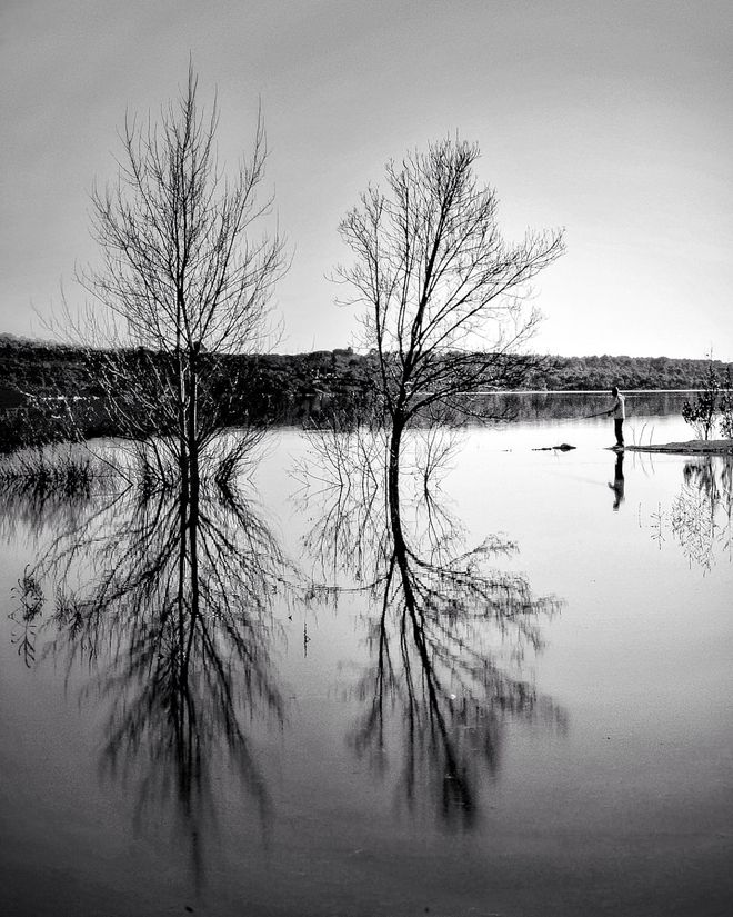 Un dia de pesca. Embalse de Valmayor,  zona de El Escorial (próximo  a Madrid)