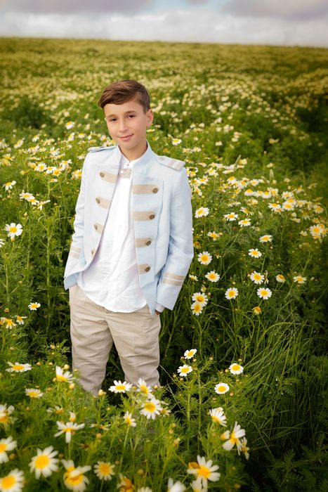 Sesión fotos de comunión. Niño en el campo. ©2024 Foto Alba