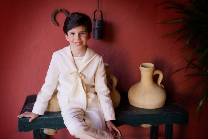 Sesión fotos de comunión. Niño en el estudio. ©2024 Foto Alba