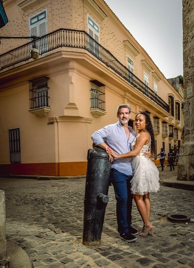Professional photographer capturing vacation memories in Havana, Cuba