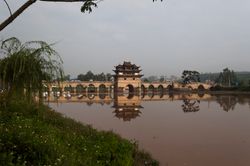 Puente de Shuanglong (o de los Dos Dragones)