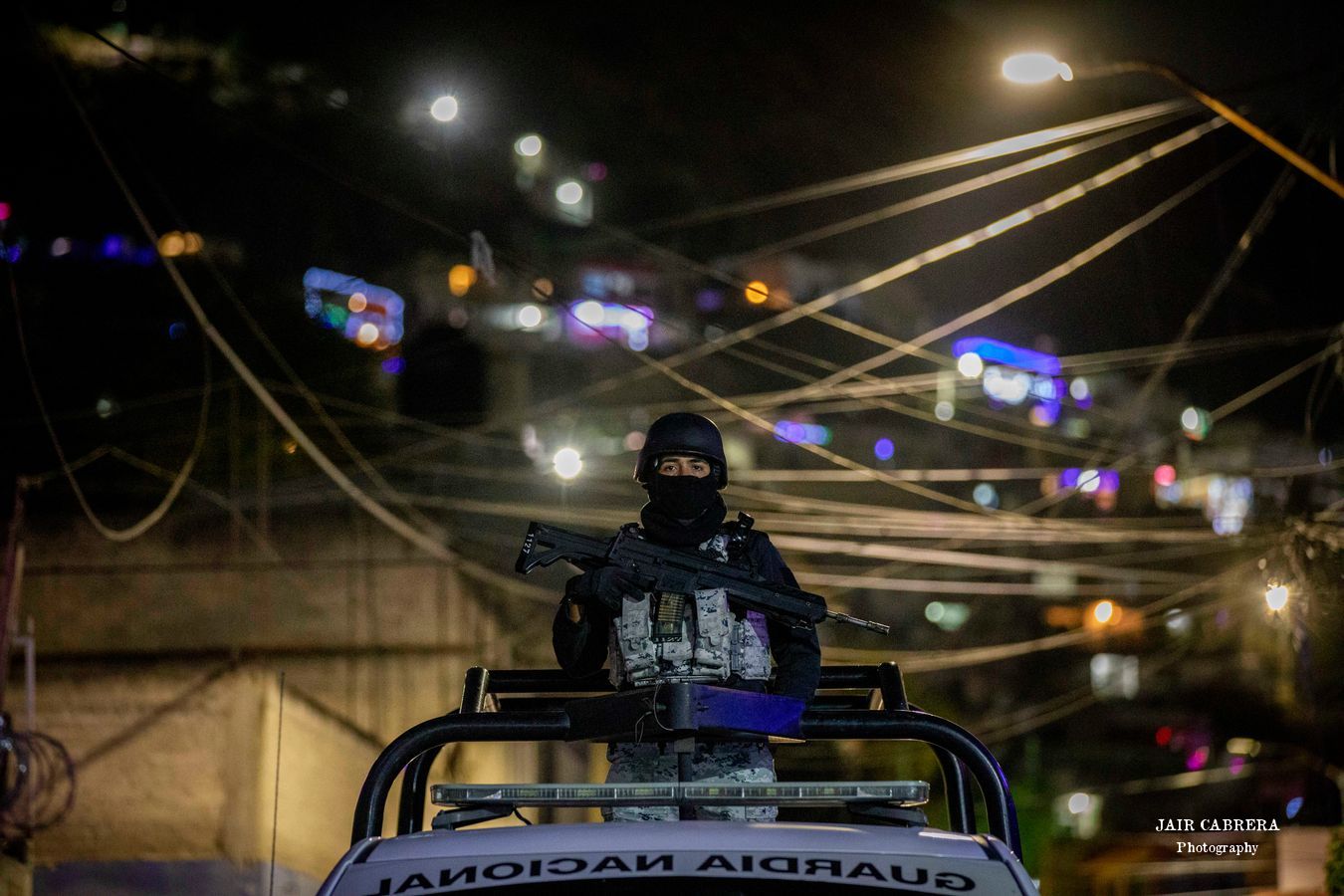 Elementos de la Guardia Nacional resguardan la zona donde un joven fue asesinado a tiros. Tlalnepantla, Estado de México. Diciembre 2022.