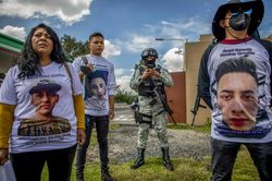 Familiares de personas desaparecidas realizan brigadas de búsqueda al sur de la ciudad de México. Tlahuac, Ciudad de México. Septiembre 2022