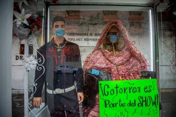 Las esculturas de la Santa Muerte, Cristo y Jesús Malverde (el santo de los narcos), al inicio de la pandemia por Covid-19. Marzo 2020 