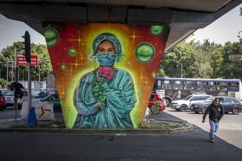 Con murales homenajean a personal de salud que se encuentran ateniendo a pacientes con Covid-19 en México. Septiembre 2020